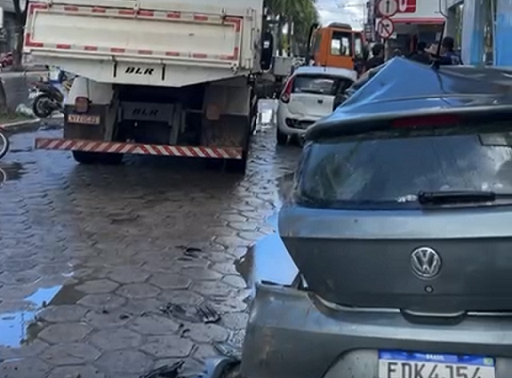 Acidente no centro de Teixeira de Freitas mobiliza autoridades