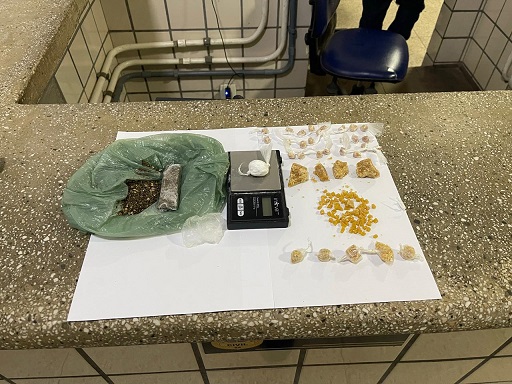 Polícia Militar apreende drogas e balança de precisão em Teixeira de Freitas