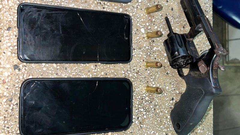 Polícia Militar prende dois homem por porte de arma de fogo em Teixeira de Freitas