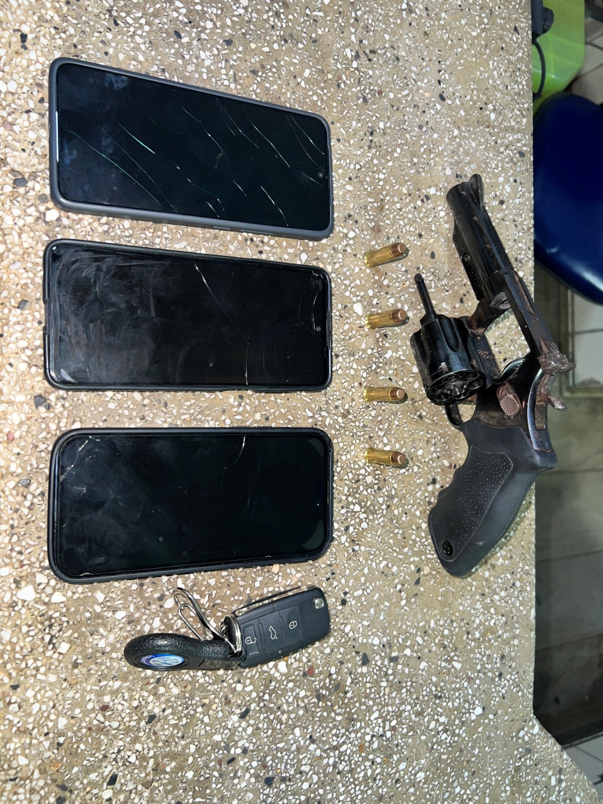 Polícia Militar prende dois homem por porte de arma de fogo em Teixeira de Freitas