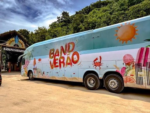 Ônibus do Band Verão desembarca em Alcobaça e agita a temporada