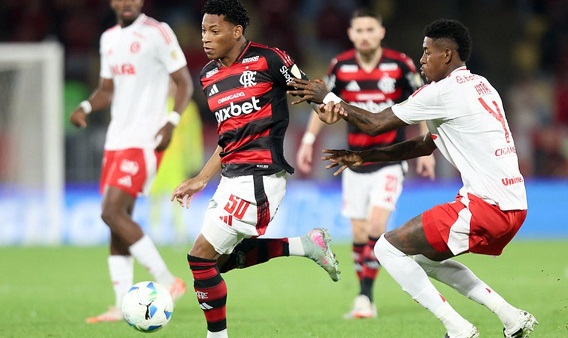 Flamengo sobe posição e aparece entre os 30 clubes mais ricos do mundo