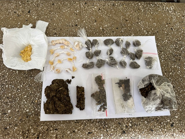 Polícia Militar apreende drogas em terreno baldio em Teixeira de Freitas