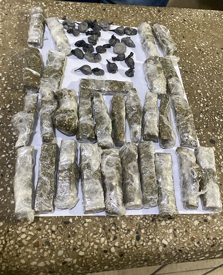 Polícia Militar apreende maconha e cocaína em Teixeira de Freitas