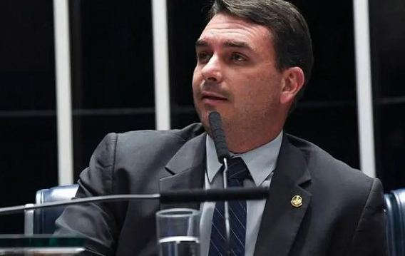 Flávio Bolsonaro apresenta PEC para extinguir reeleição presidencial