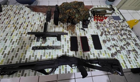 Confrontos deixam dois mortos e armas apreendidas na Costa do Descobrimento