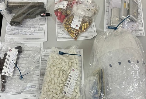 Homem é preso com arsenal e grande quantidade de drogas no centro de Itamaraju
