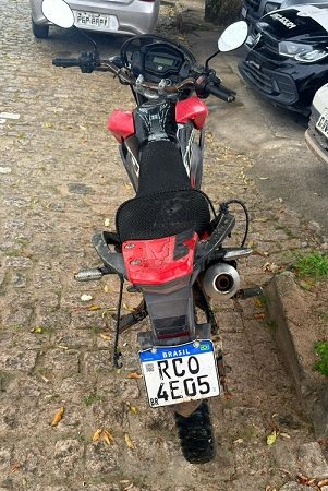 Polícia Militar da Bahia prende condutor de moto com sinais identificadores adulterados em Teixeira de Freitas