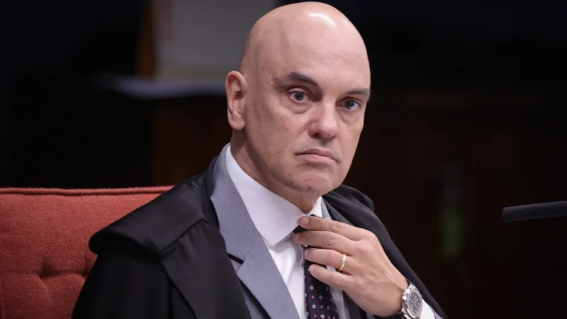 Moraes suspende visitas de Flávio Bolsonaro ao pai após divulgação de carta em apoio à pré-candidatura
