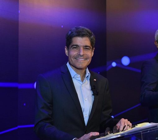 “Mais 4 anos do seu governo significa mais gente morrendo vítima da violência e na regulação”, diz ACM Neto em pergunta para Jerônimo