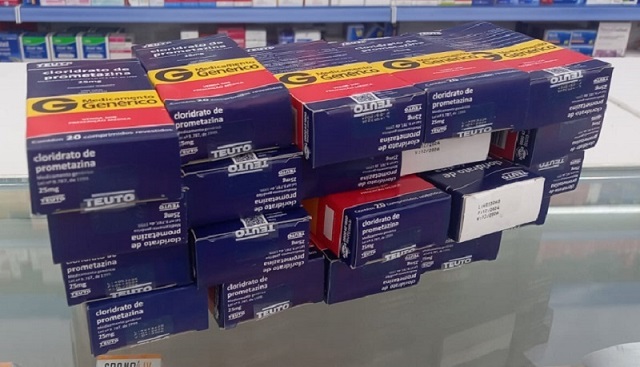 Empresário compra medicamentos e insumos para a UPA após médico ter que sair para comprar remédio; caos expõe crise na saúde em Teixeira de Freitas