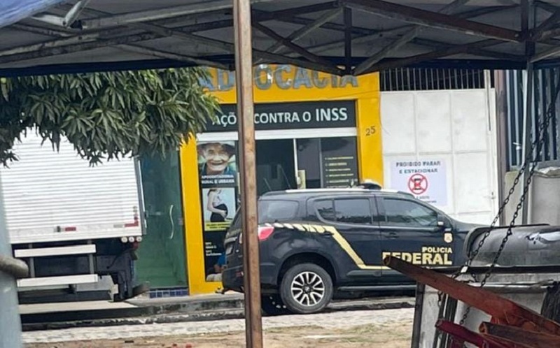 Polícia Federal cumpre mandado de busca e apreensão em escritório de advocacia no Centro de Teixeira de Freitas