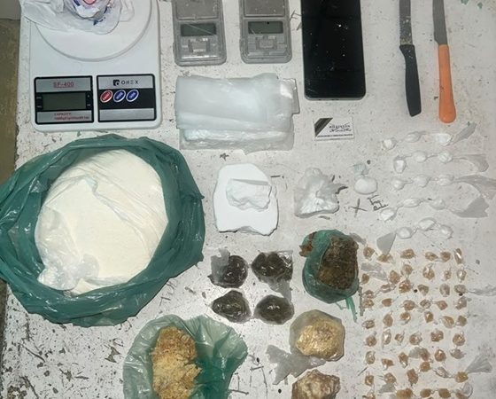PM prende homem suspeito por tráfico de drogas no bairro Bela Vista, em Teixeira de Freitas