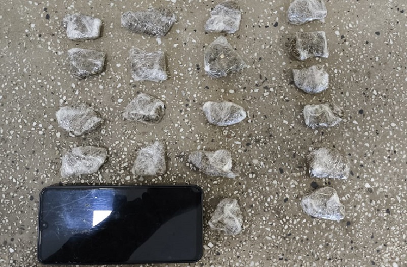 CIPE/Mata Atlântica apreende adolescente portando droga no distrito de Barcelona, em Caravelas