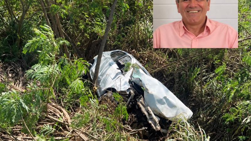 Ex-prefeito de Teixeira de Freitas João Bosco sofre acidente na BA-290; carro ficou destruído