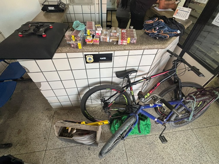 Polícia Militar recupera produtos furtados e conduz três suspeitos à delegacia em Teixeira de Freitas