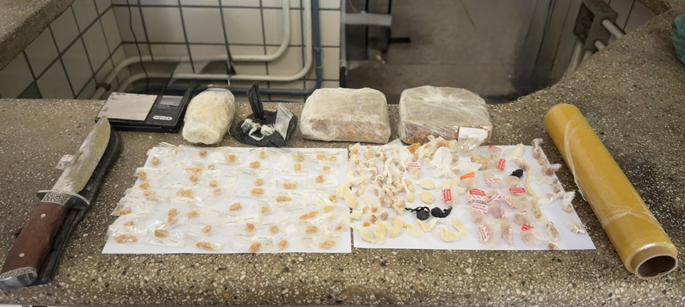 PMBA apreende mais de 1,4 kg de crack durante ação policial em Teixeira de Freitas