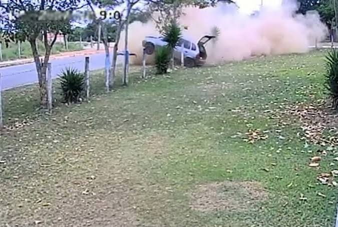Agricultor de 67 anos morre após carro desgovernar e capotar em avenida de Itabela