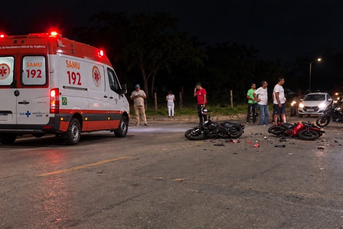 Batida entre duas motos deixa um homem em estado grave e outro ferido em Eunápolis