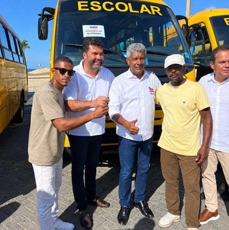 Alcobaça recebe novo ônibus escolar para reforçar transporte de estudantes da rede pública